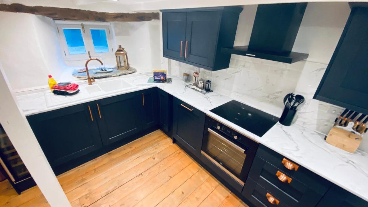 Spindrift Is A Beautiful Newly Refurbished Three Bedroom Private Family House Located On The Old Harbour And The Coastal Path In The Heart Of Beautiful Polperro Eksteriør bilde